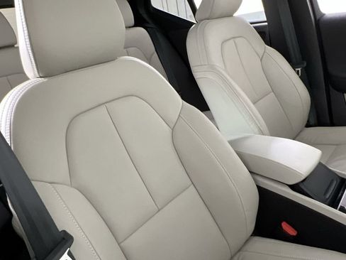 Certified 2024 Volvo XC40 B5 Plus w/ Climate Package image 27