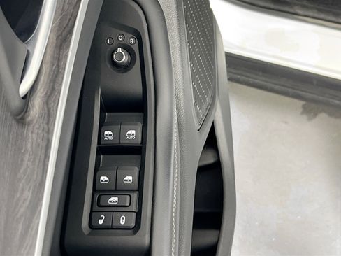 Used 2023 Jeep Grand Cherokee L Limited w/ Black Appearance Package AWD/4WD image 18