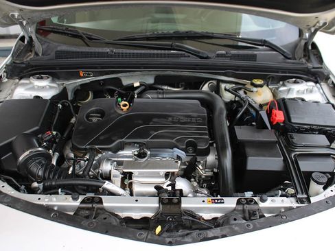Used 2020 Chevrolet Malibu LT FWD image 38