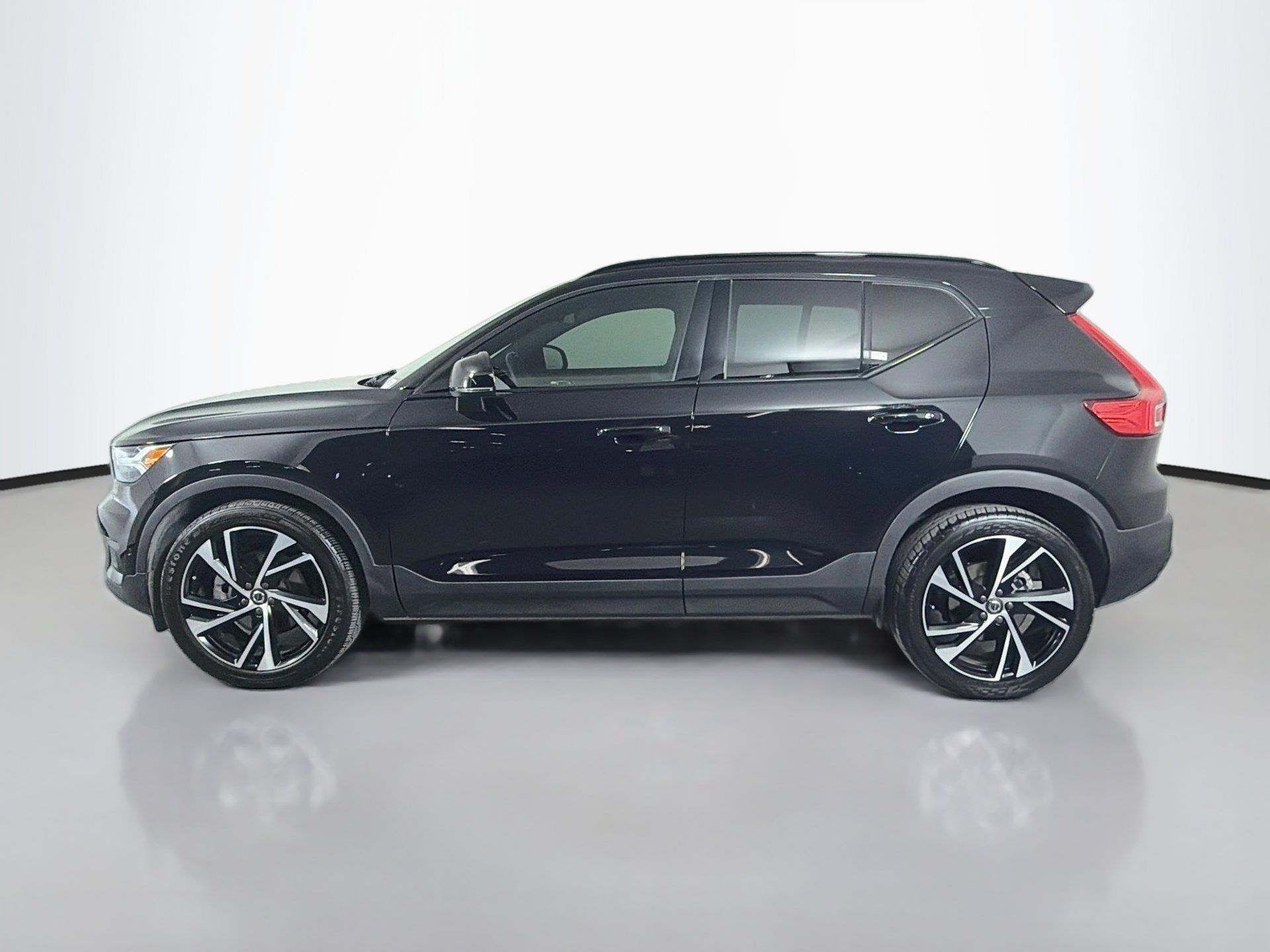 Used 2021 Volvo XC40 T5 R-Design w/ Advanced Package AWD/4WD image 9