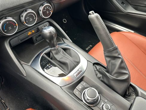 Used 2023 MAZDA MX-5 Miata Grand Touring w/ Weather Package image 11
