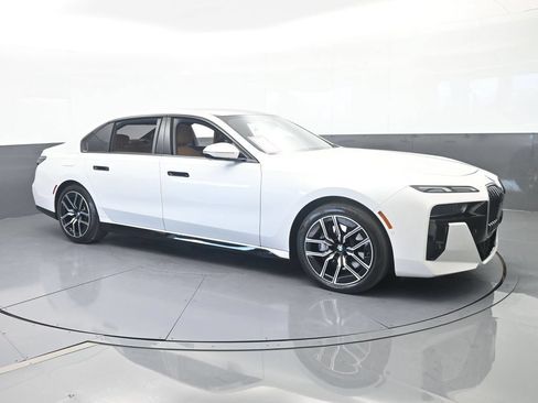 Used 2025 BMW 740i xDrive AWD/4WD image 8