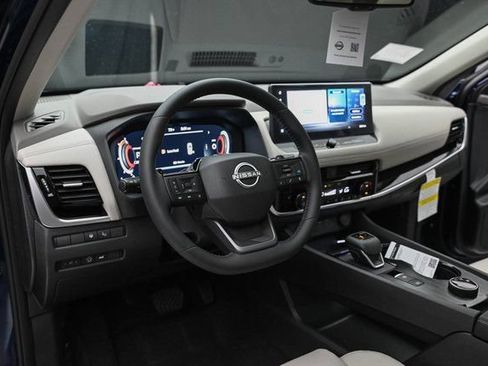 New 2025 Nissan Rogue SL w/ SL Premium Package AWD/4WD image 32