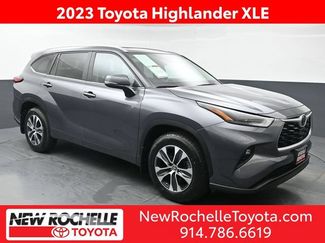 Used 2023 Toyota Highlander XLE AWD/4WD video 1