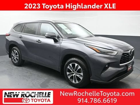 Used 2023 Toyota Highlander XLE AWD/4WD image 1