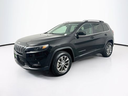 Used 2019 Jeep Cherokee Latitude Plus AWD/4WD image 3