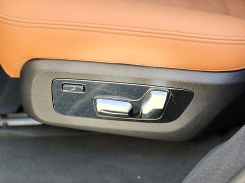Certified 2024 BMW X7 xDrive40i w/ Executive Package AWD/4WD image 25