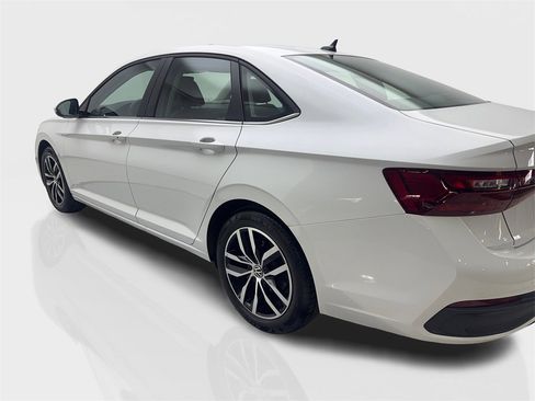 Used 2025 Volkswagen Jetta SE w/ Sunroof Package image 14