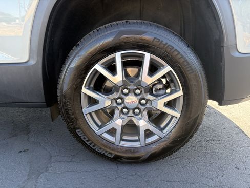 Used 2023 GMC Acadia SLE FWD image 11