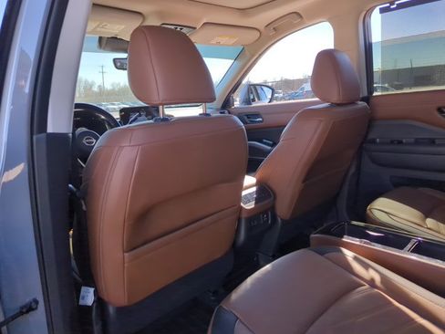 Used 2023 Nissan Pathfinder Platinum image 14