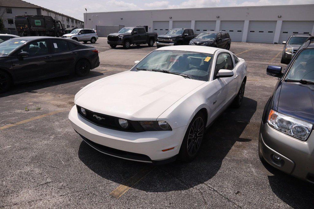 Used 2011 Ford Mustang GT Premium w/ Comfort Pkg RWD image 4