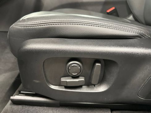 Used 2025 Land Rover Range Rover Velar Dynamic SE image 17