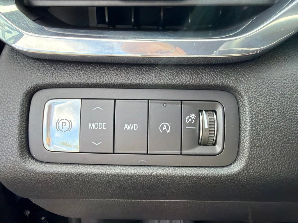 Certified 2026 GMC Acadia Elevation w/ Elevation Premium Package AWD/4WD image 24