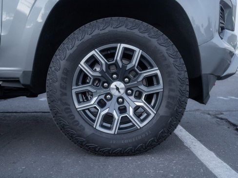 Used 2023 Chevrolet Colorado Z71 w/ Z71 Convenience Package 2 AWD/4WD image 7
