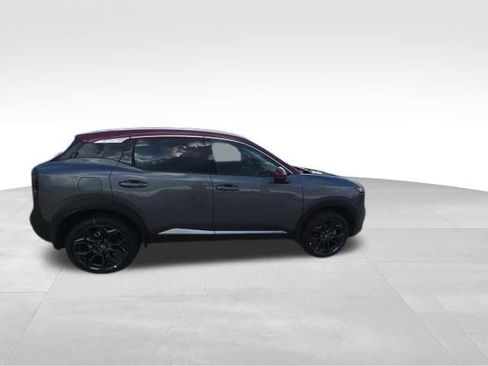 New 2025 Nissan Kicks SR FWD image 10