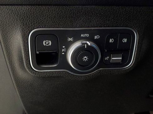 Used 2020 Mercedes-Benz GLB 250 4MATIC image 13