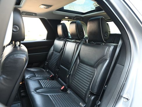 Used 2020 Land Rover Discovery HSE image 21