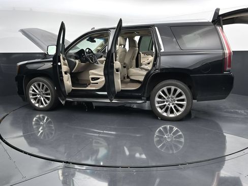 Used 2018 Cadillac Escalade Luxury AWD/4WD image 28