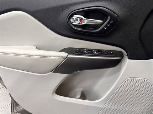 Used 2019 Jeep Cherokee Limited w/ Trailer Tow Group image 11