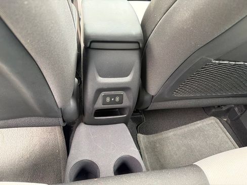 Certified 2024 Hyundai Venue SEL FWD image 17