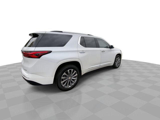 Used 2023 Chevrolet Traverse Premier FWD image 2