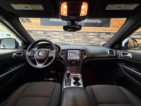 Used 2018 Jeep Grand Cherokee Laredo AWD/4WD image 18