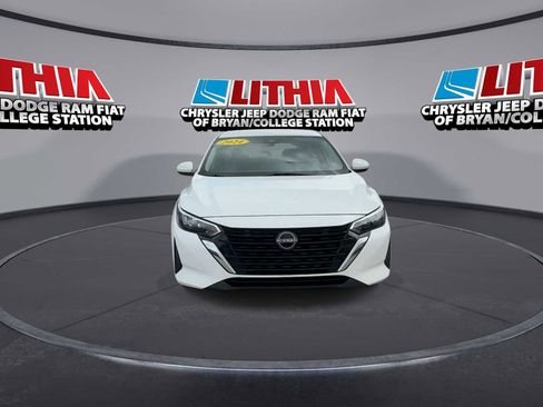 Used 2024 Nissan Sentra SV image 3