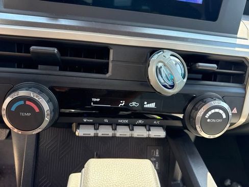 Used 2025 Toyota Tacoma SR5 AWD/4WD image 19
