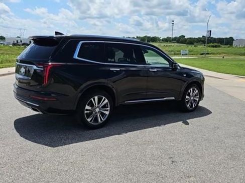 Used 2024 Cadillac XT6 Premium Luxury image 8