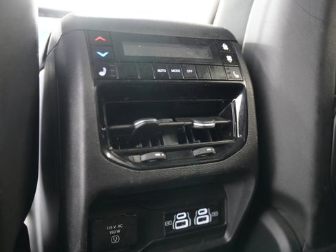 Certified 2023 Jeep Grand Cherokee L Limited image 6