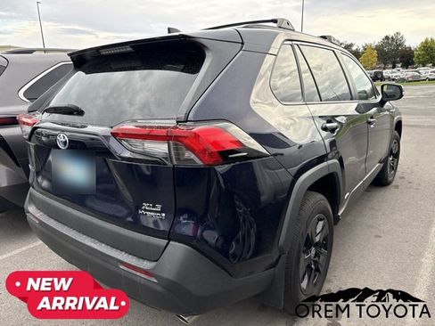 Used 2021 Toyota RAV4 XLE w/ XLE Grade Weather Package AWD/4WD image 3