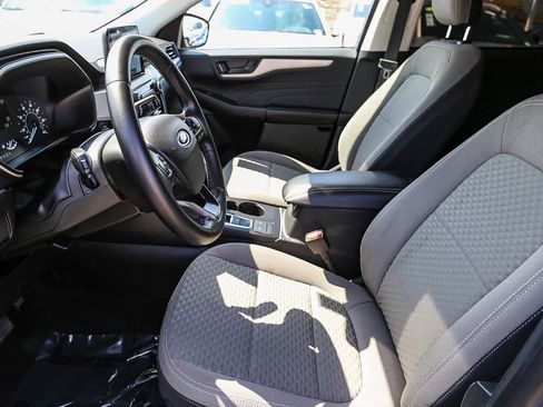 Used 2022 Ford Escape SE w/ SE Sport Appearance Package image 17