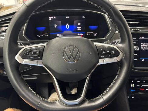 Used 2022 Volkswagen Tiguan SE AWD/4WD image 12