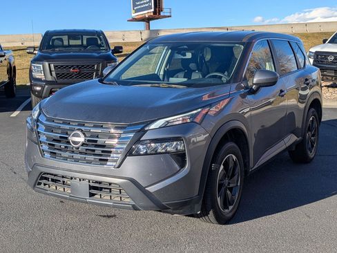 Used 2024 Nissan Rogue SV image 10