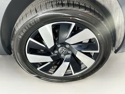 Used 2024 Volkswagen Atlas Cross Sport SE image 11