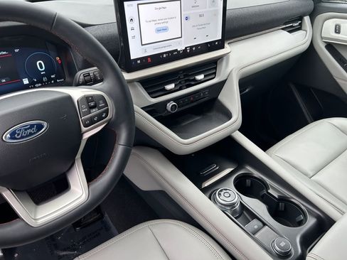 Used 2025 Ford Explorer Active w/ Active Comfort Package image 20
