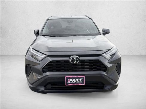 Used 2025 Toyota RAV4 XLE AWD/4WD image 2