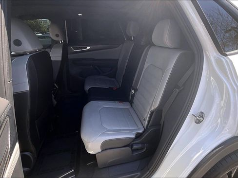 Used 2025 Volkswagen Atlas Cross Sport SEL R-Line AWD/4WD image 20