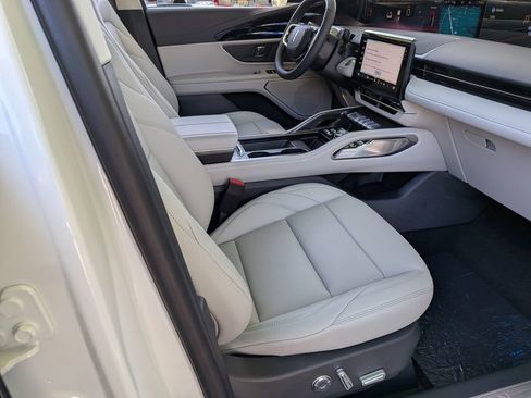 New 2026 Lincoln Nautilus Premier image 27