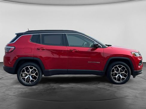 Used 2025 Jeep Compass Limited AWD/4WD image 9