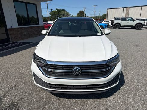 Used 2024 Volkswagen Jetta SE w/ Panoramic Sunroof Package FWD image 12
