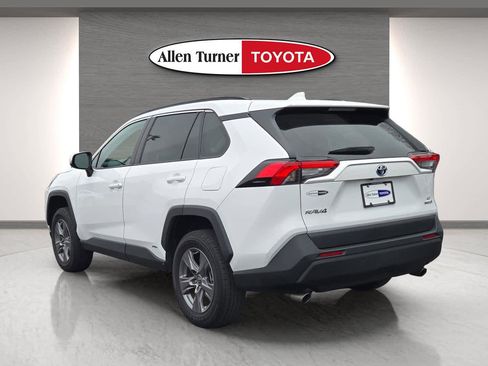 Used 2024 Toyota RAV4 LE image 9