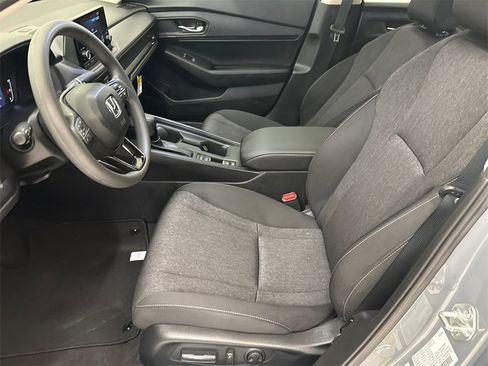 Certified 2025 Honda Accord SE image 18