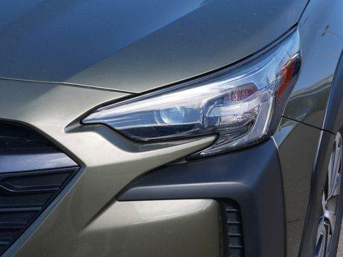 Used 2025 Subaru Outback Premium AWD/4WD image 16