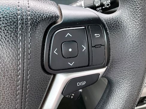 Used 2015 Toyota Sienna LE image 21