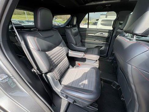 Used 2025 Ford Explorer ST-Line w/ Premium Package image 33