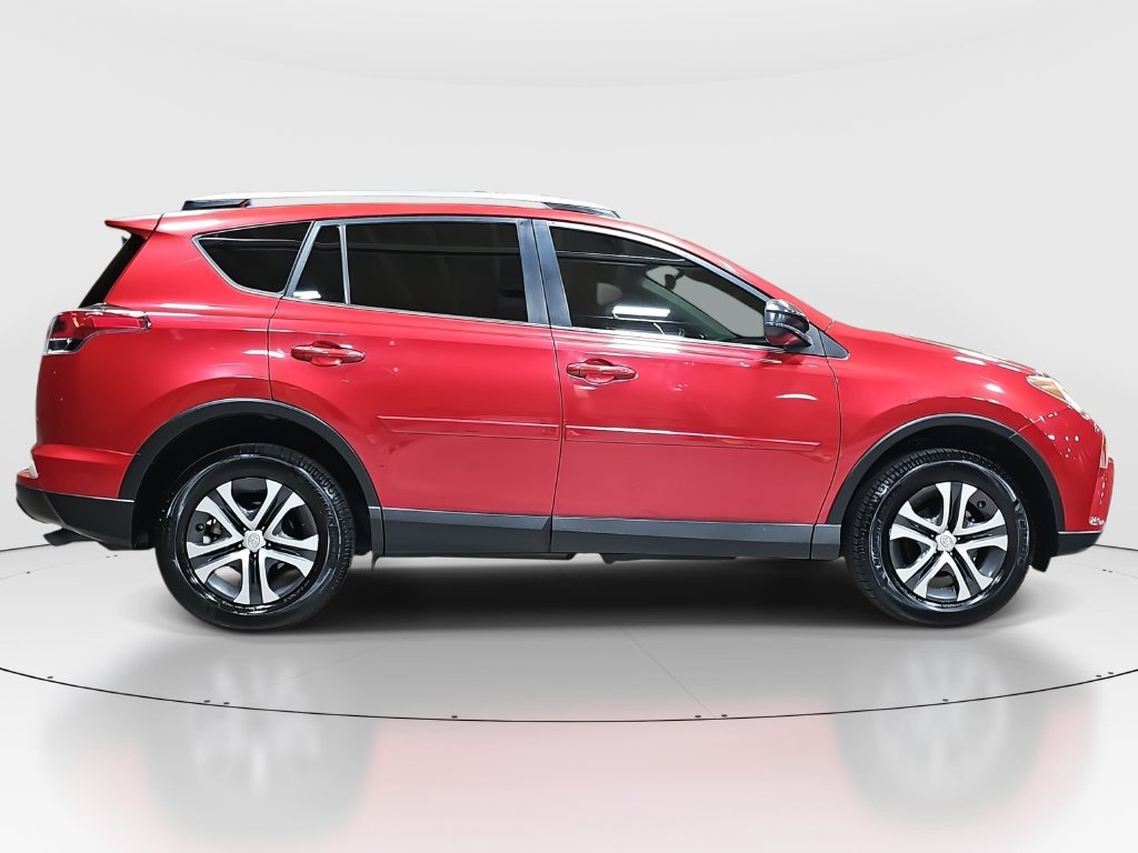 Used 2017 Toyota RAV4 LE w/ Preferred Accessory Package FWD image 4