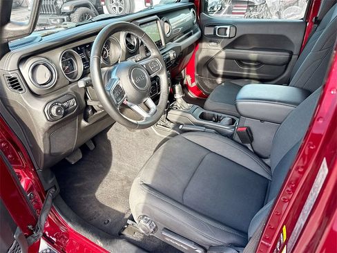 Used 2021 Jeep Wrangler Unlimited Sahara image 25