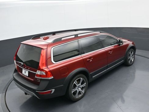 Used 2015 Volvo XC70 T6 w/ Proximity Package AWD/4WD image 35