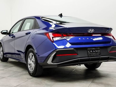 Used 2024 Hyundai Elantra SE FWD image 12
